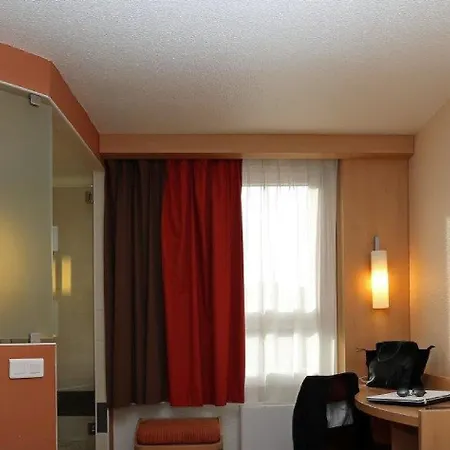 Ibis Centre Polygone Hotel 3*