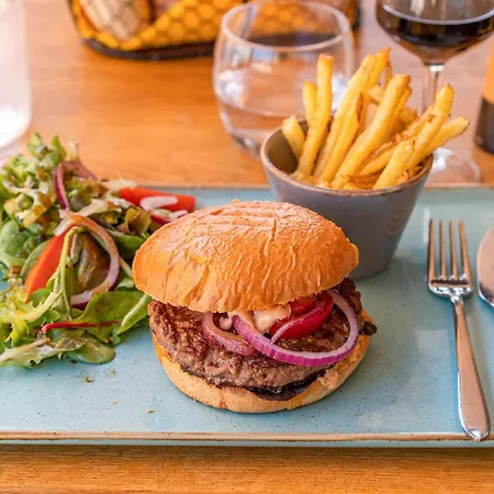 Hotel Ibis Centre Polygone 3*