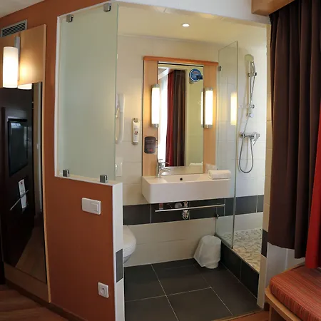 Ibis Centre Polygone 3*
