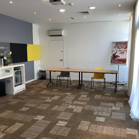 Ibis Centre Polygone Otel