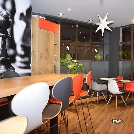 Ibis Centre Polygone Szálloda