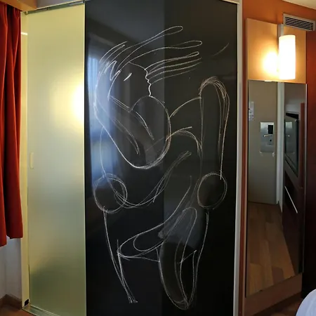 Ibis Centre Polygone מלון 3*