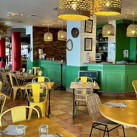 מלון Ibis Centre Polygone 3*