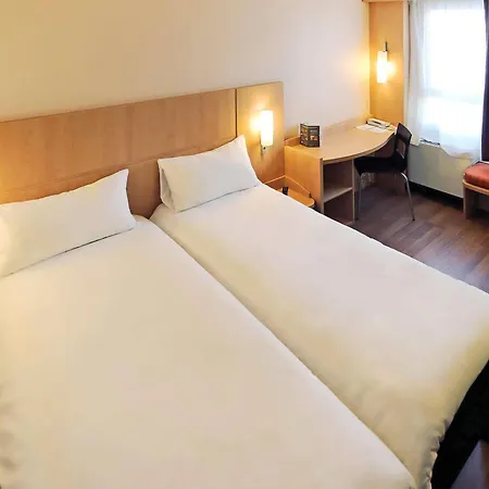 Ibis Centre Polygone 3*