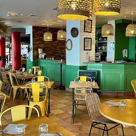 Ibis Centre Polygone Hotel 3*