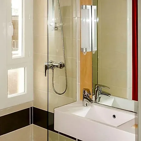 Ibis Centre Polygone Hotel 3*