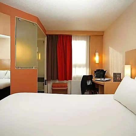 Ibis Centre Polygone Hotel 3*