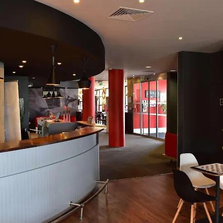 Hotel Ibis Centre Polygone 3*