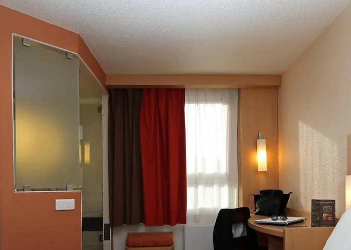Ibis Centre Polygone Hotel 3*