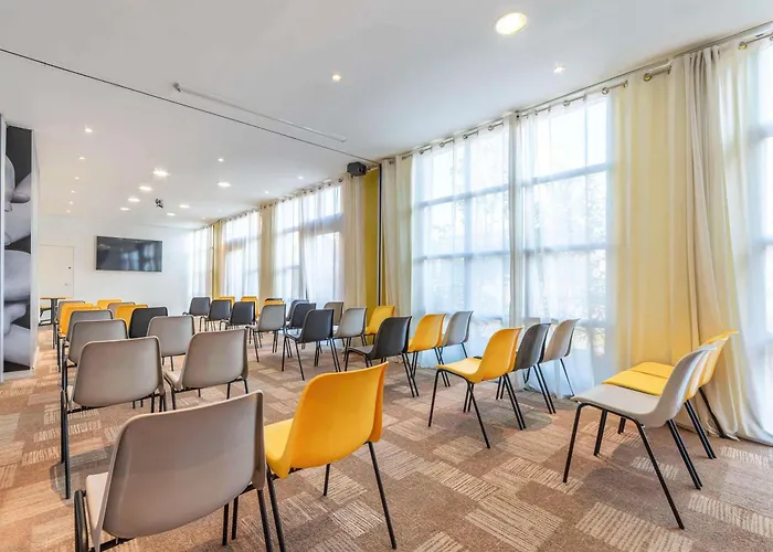 Ibis Centre Polygone 3*