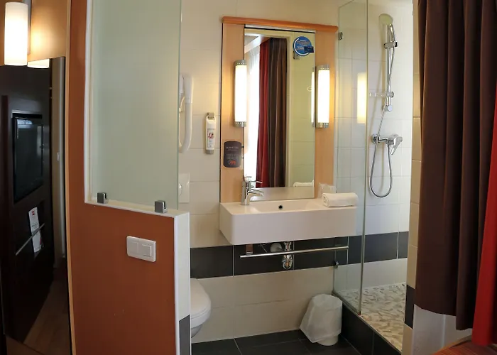 Ibis Centre Polygone 3*