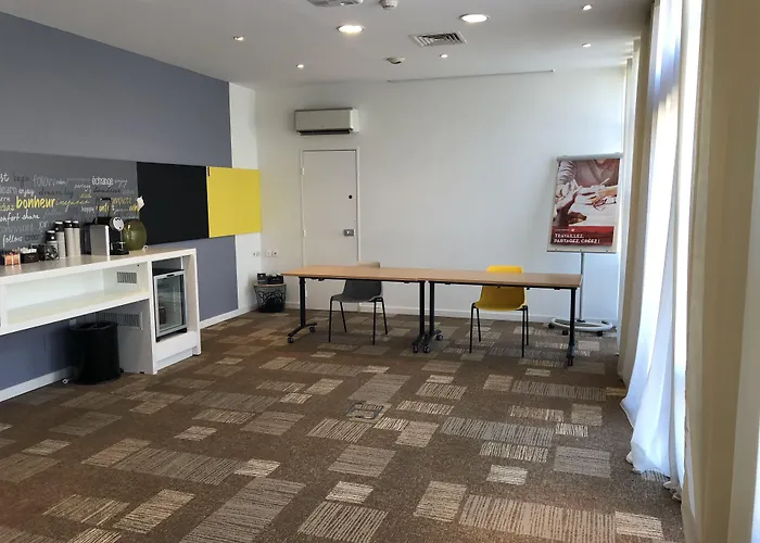 Ibis Centre Polygone Hotel