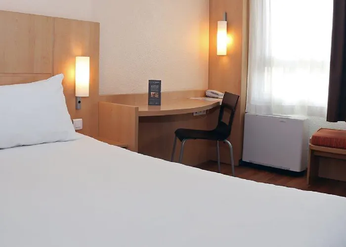 Ibis Centre Polygone 3*