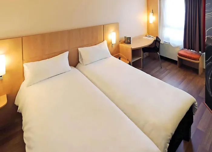 Ibis Centre Polygone 3*