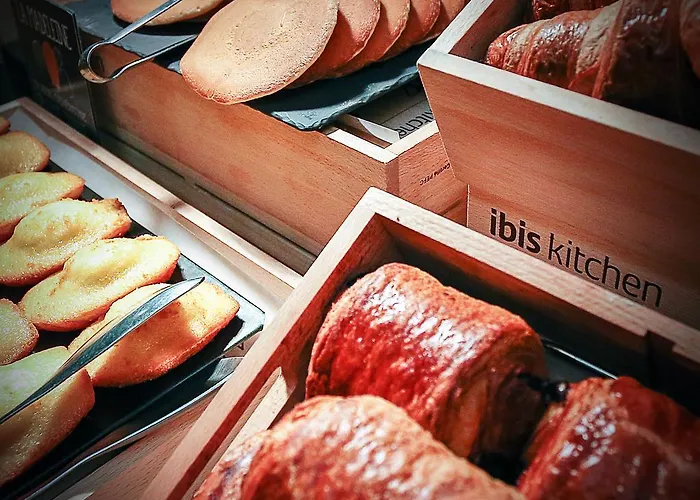 Ibis Centre Polygone Hotel 3*